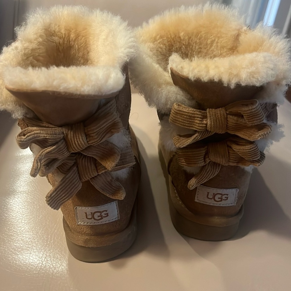Ugg Corduroy boots size 6